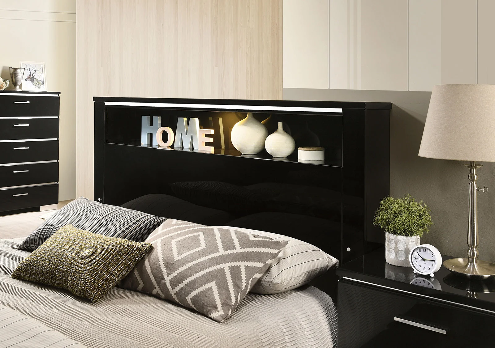 Carlie Black/Chrome 4 Pc. Queen Bedroom Set - Image 3