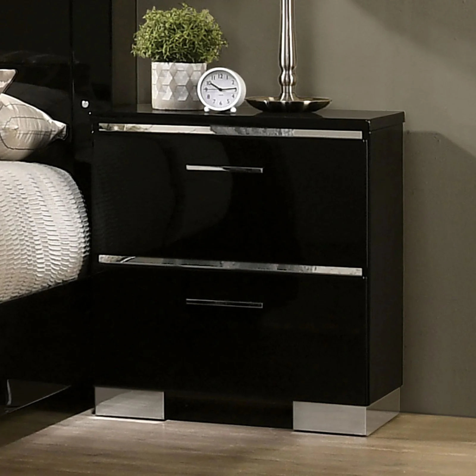 Carlie Black/Chrome 4 Pc. Queen Bedroom Set - Image 7