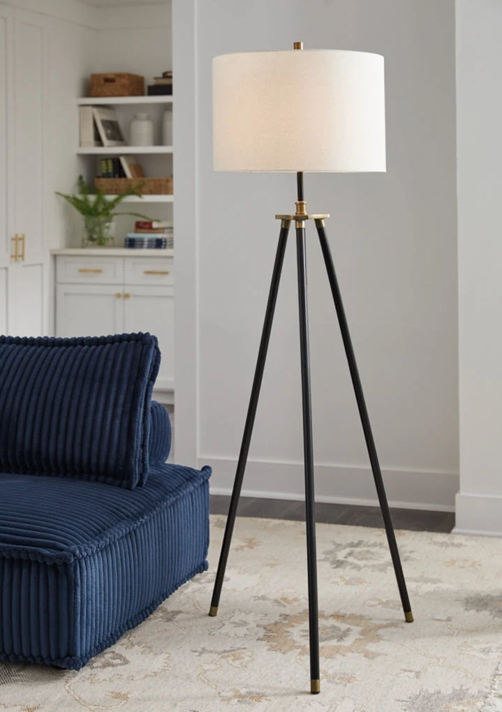 Cashner Metal Floor Lamp - Image 2