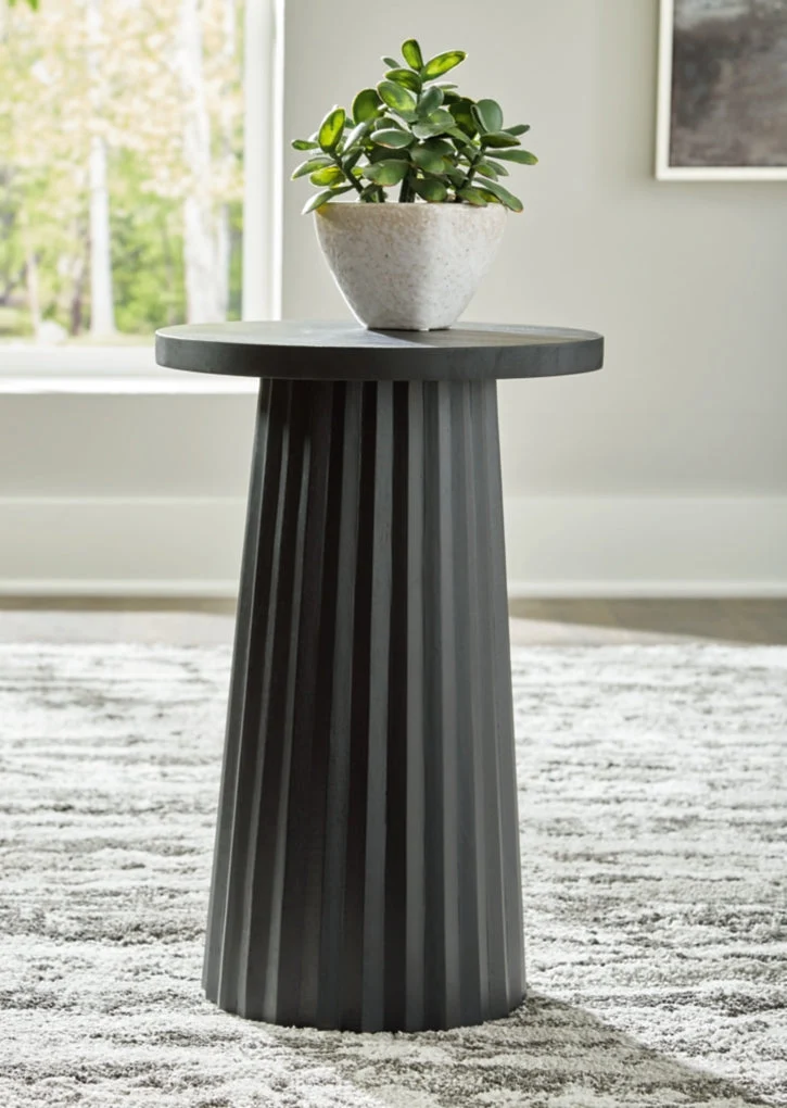 Ceilby Accent Table - Image 3