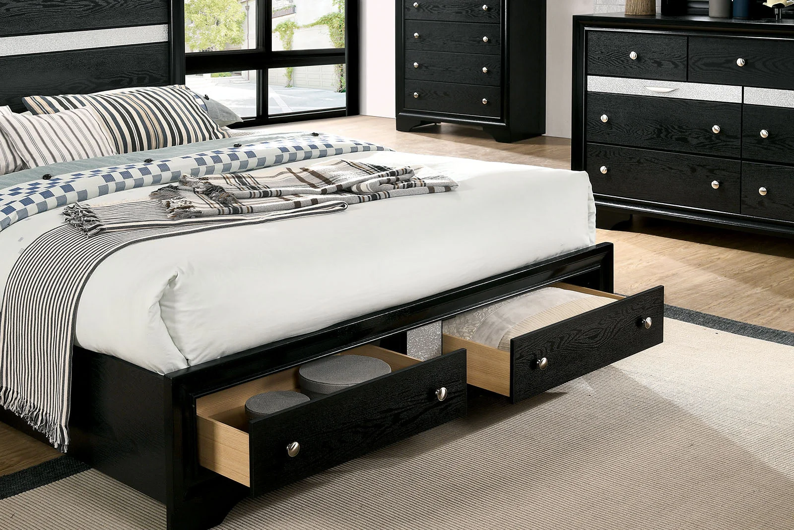 Chrissy Black 5 Pc. Queen Bedroom Set w/ Nightstand - Image 4