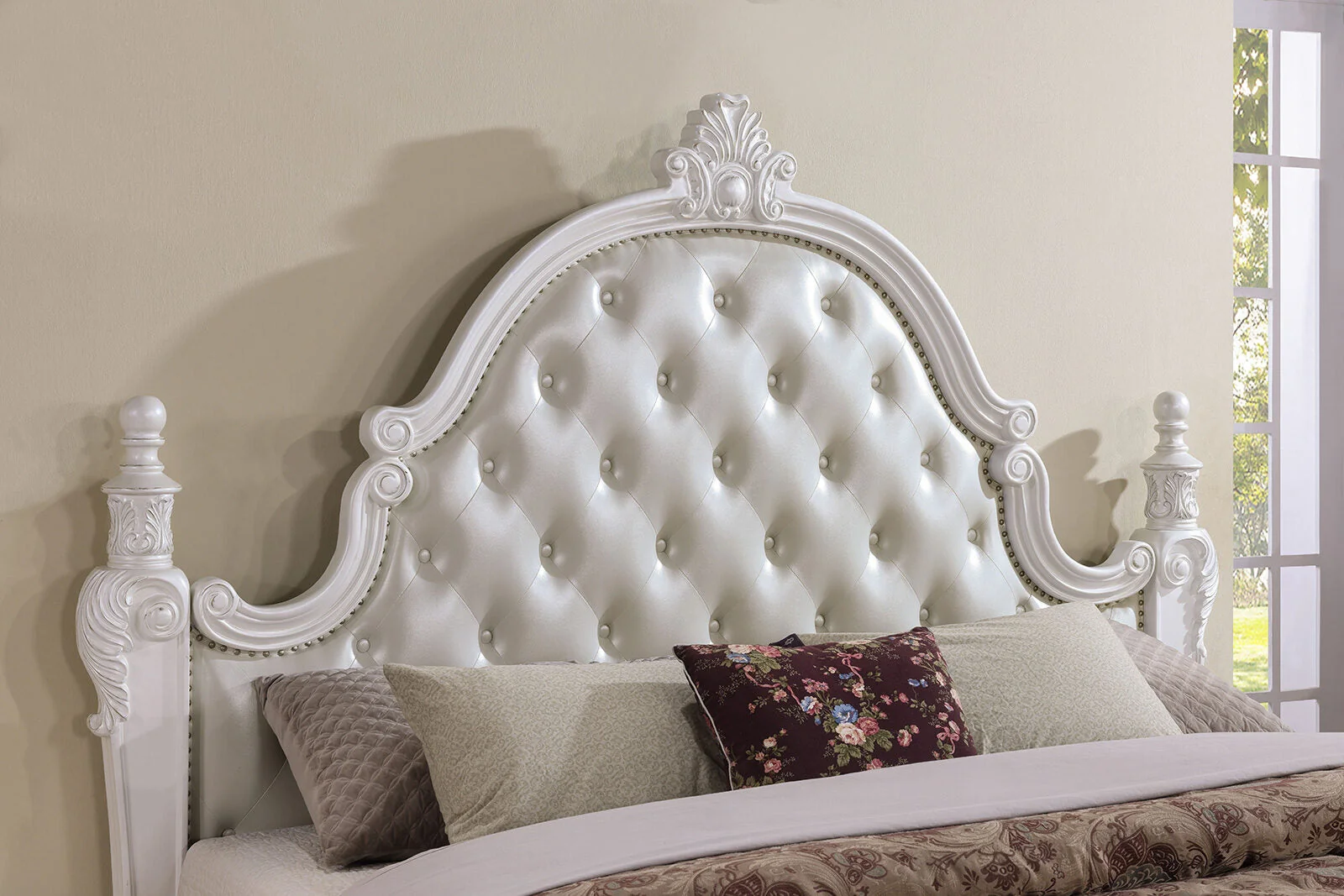 Cremona White Queen Leatherette Bed - Image 2