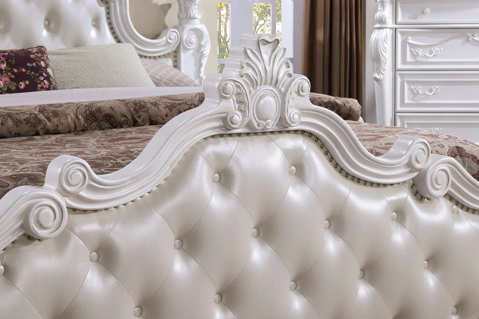 Cremona White Queen Leatherette Bed - Image 3