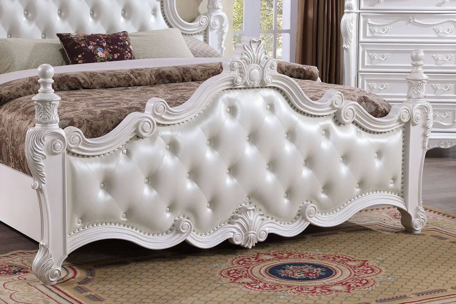 Cremona White Queen Leatherette Bed - Image 4