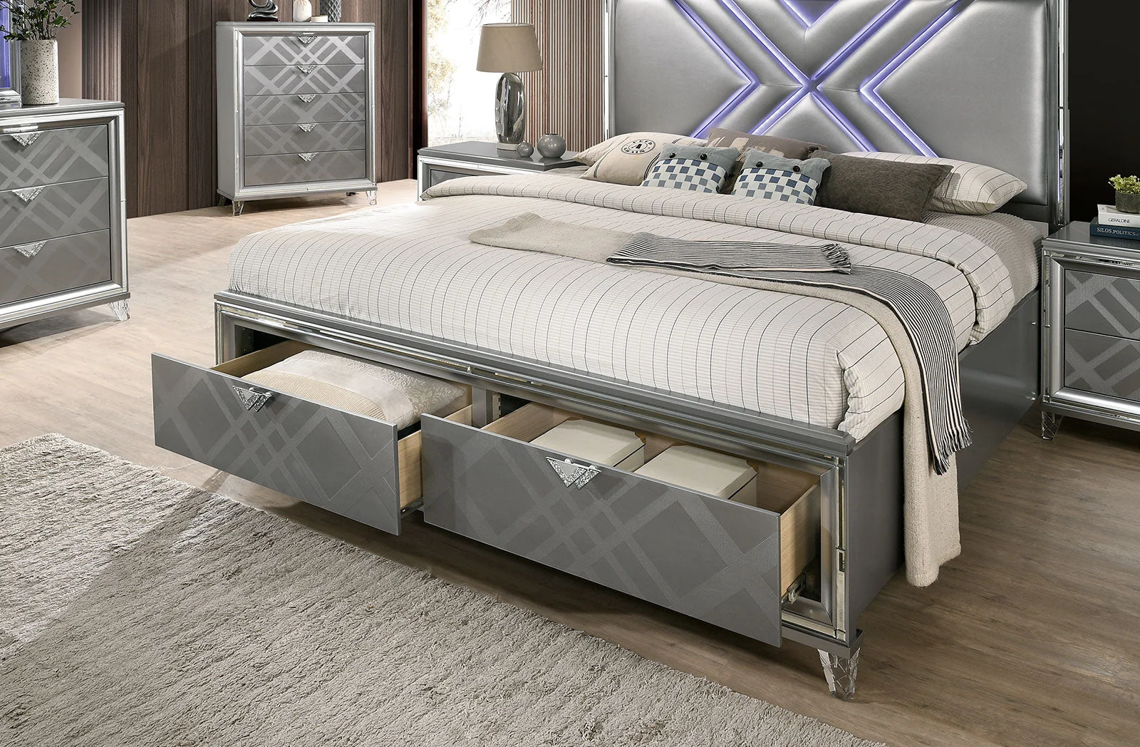 Emmeline Silver 5 Pc. Queen Bedroom Set w/ Chest - Image 5