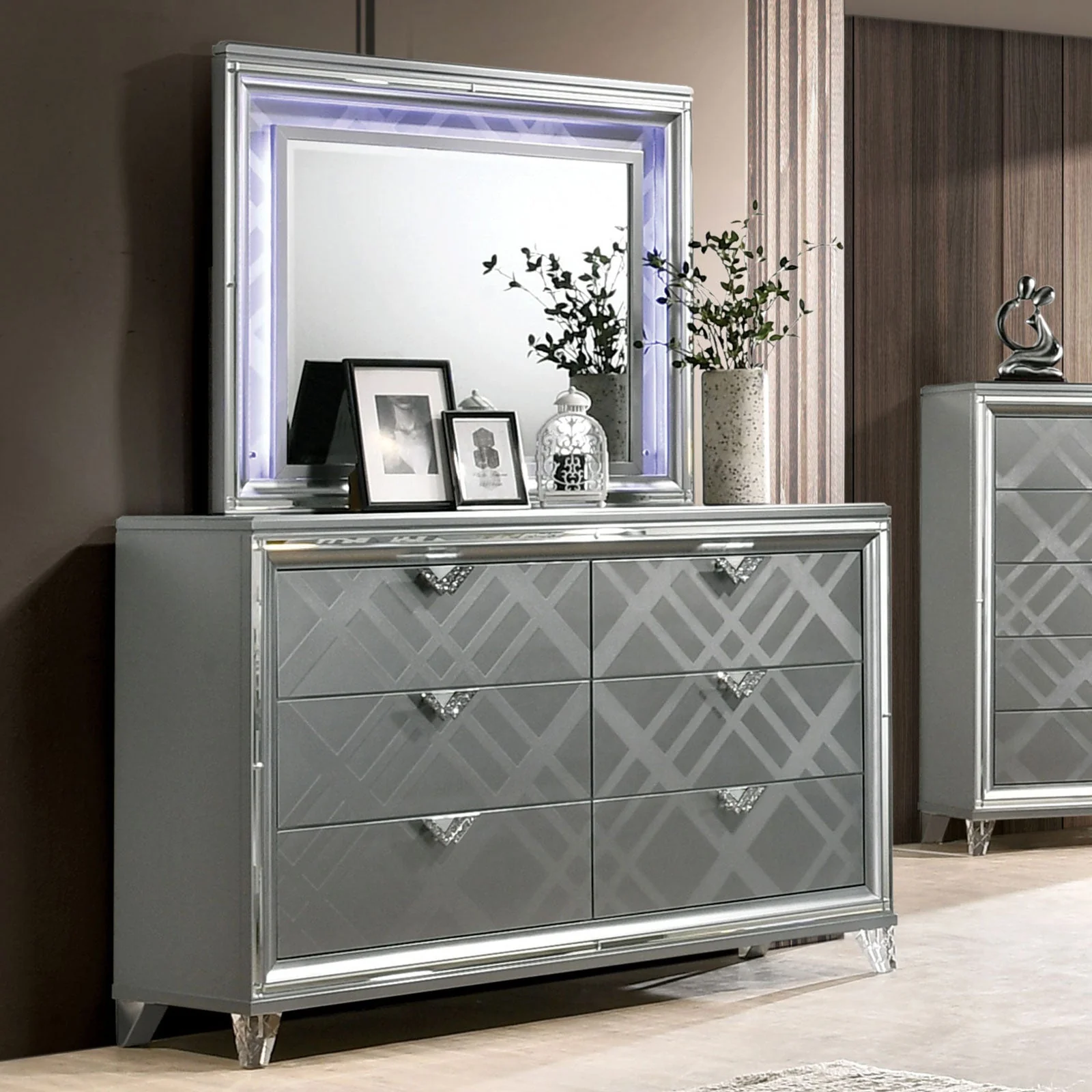 Emmeline Silver 5 Pc. Queen Bedroom Set w/ Chest - Image 6