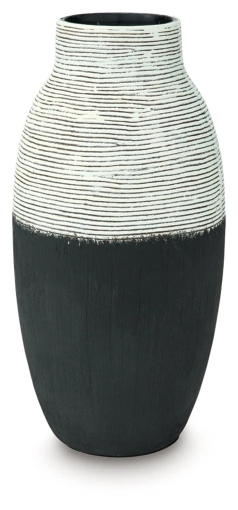 Girtha Vase - Image 2