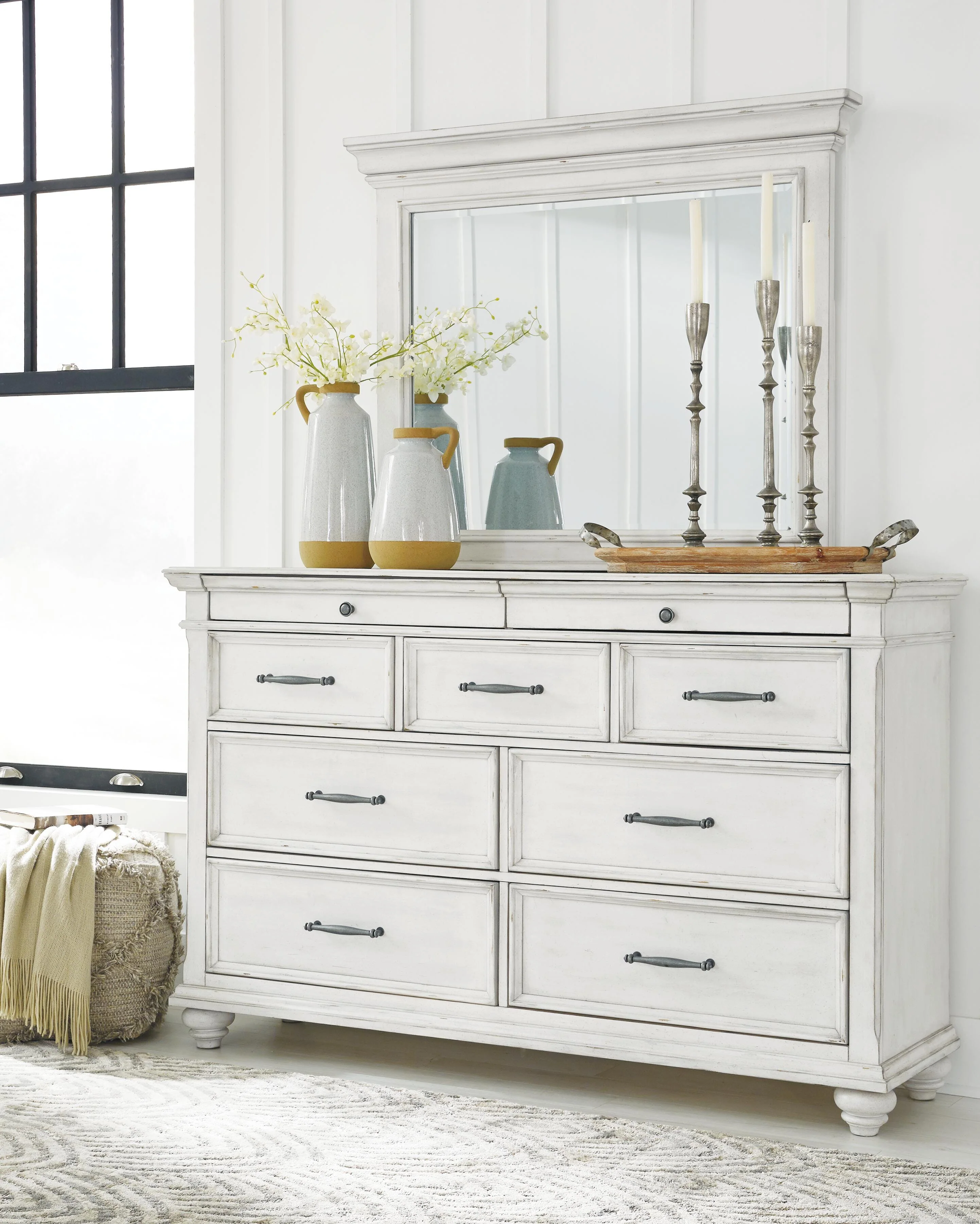 Kanwyn Panel Bed Bedroom Set - Image 30