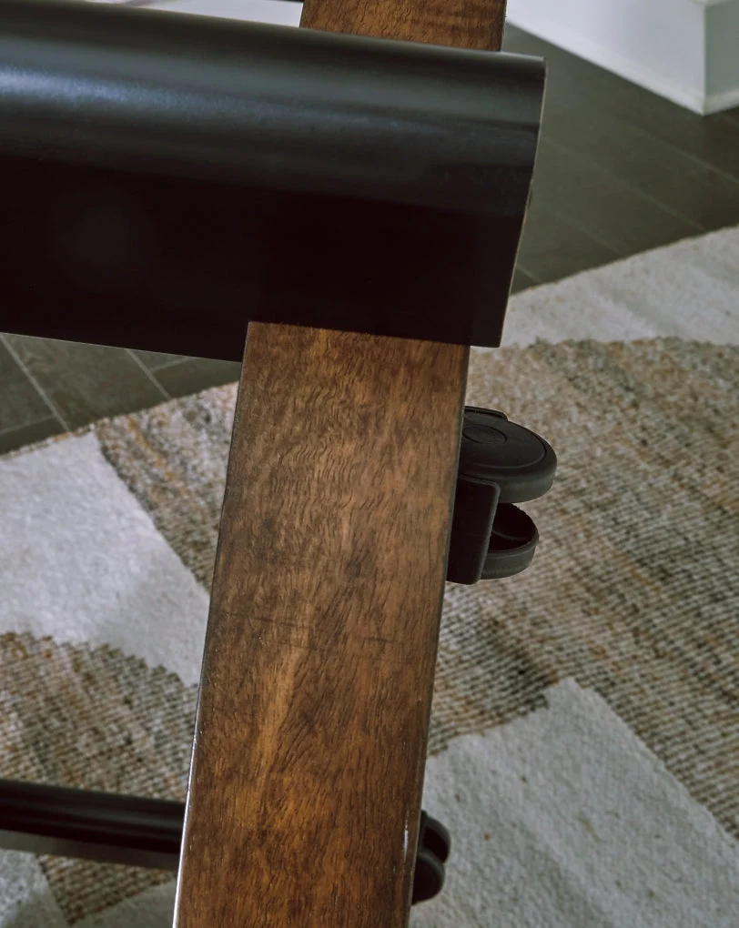 Kraeburn Round Cocktail Table - Image 7