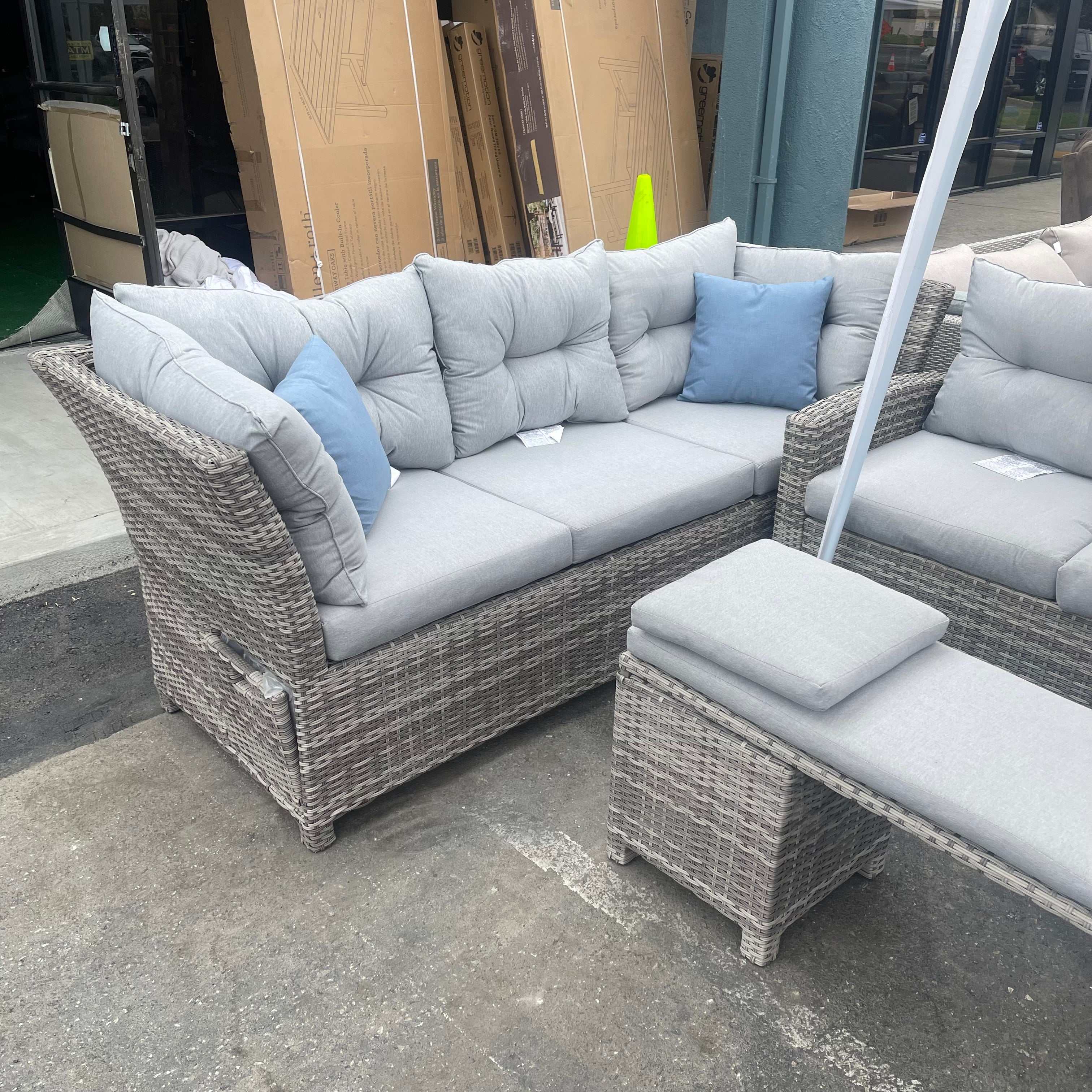Malia Gray Sectional w/ 2 Ottomans - Image 3