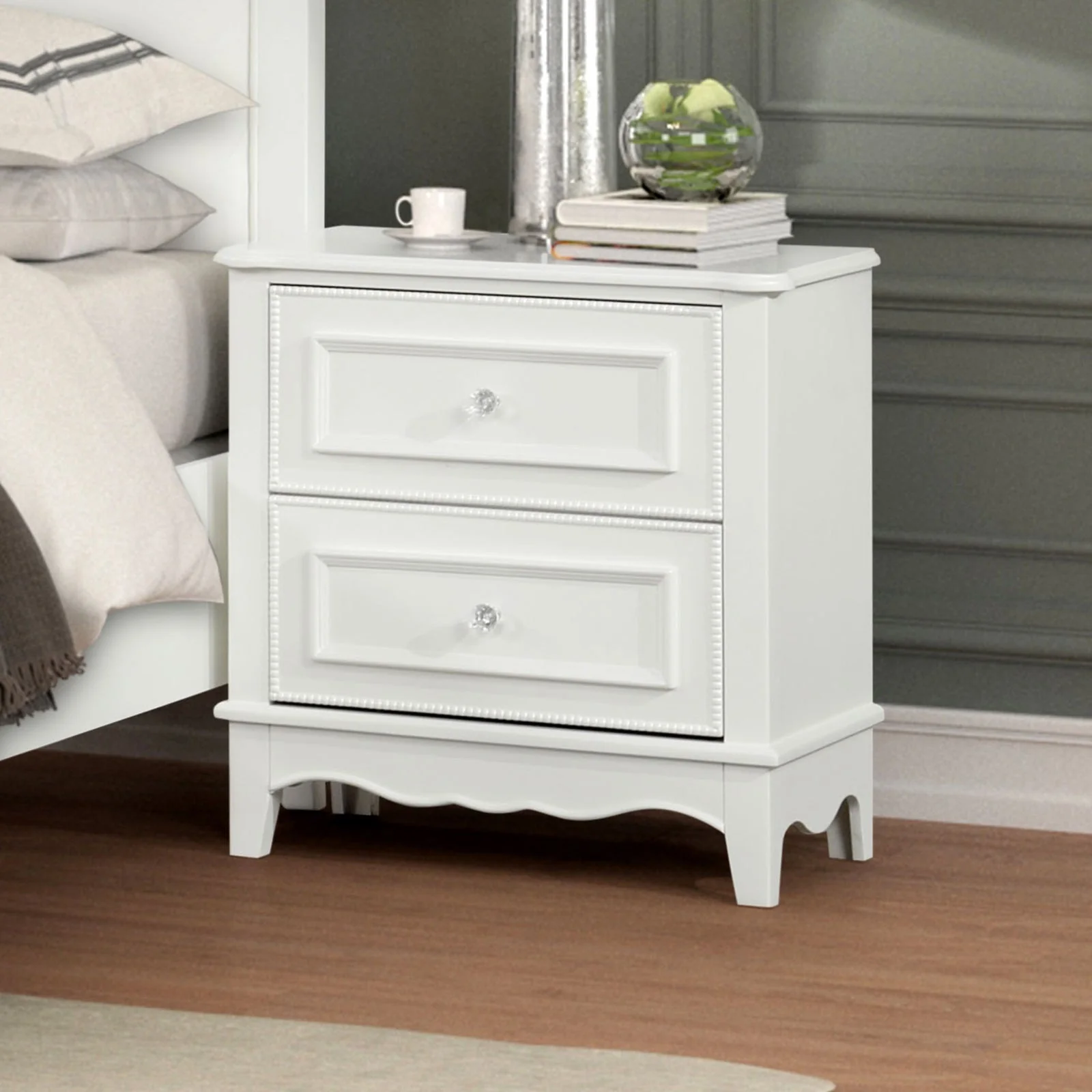 Naucalpan White Queen 5 Piece Bedroom Set w/Chest - Image 6