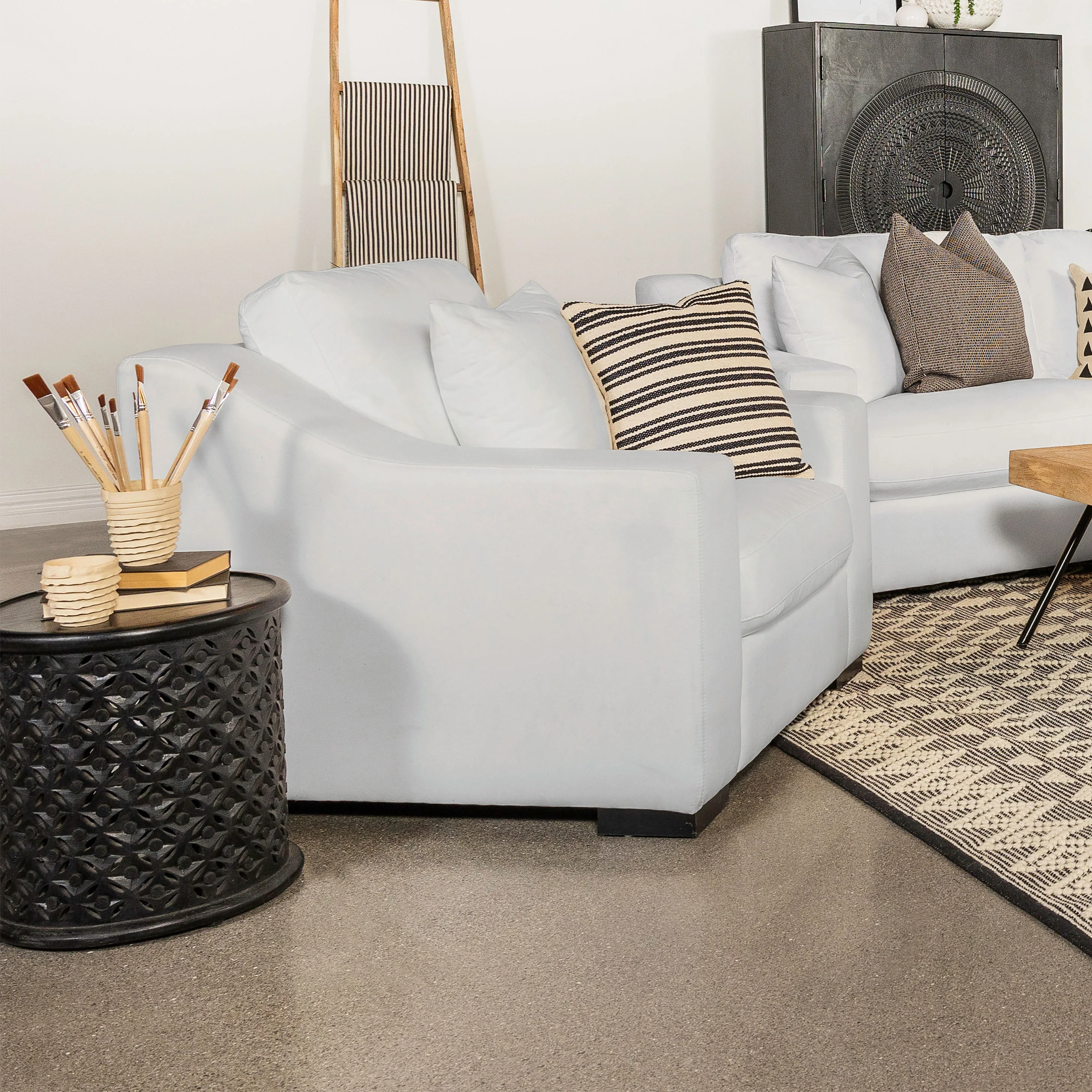 Ashlyn Upholstered Sloped Arm Accent Chair - Image 5