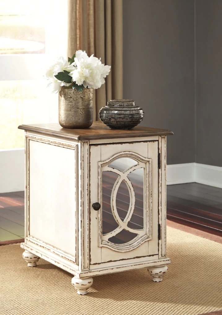 Realyn End Table - Image 5