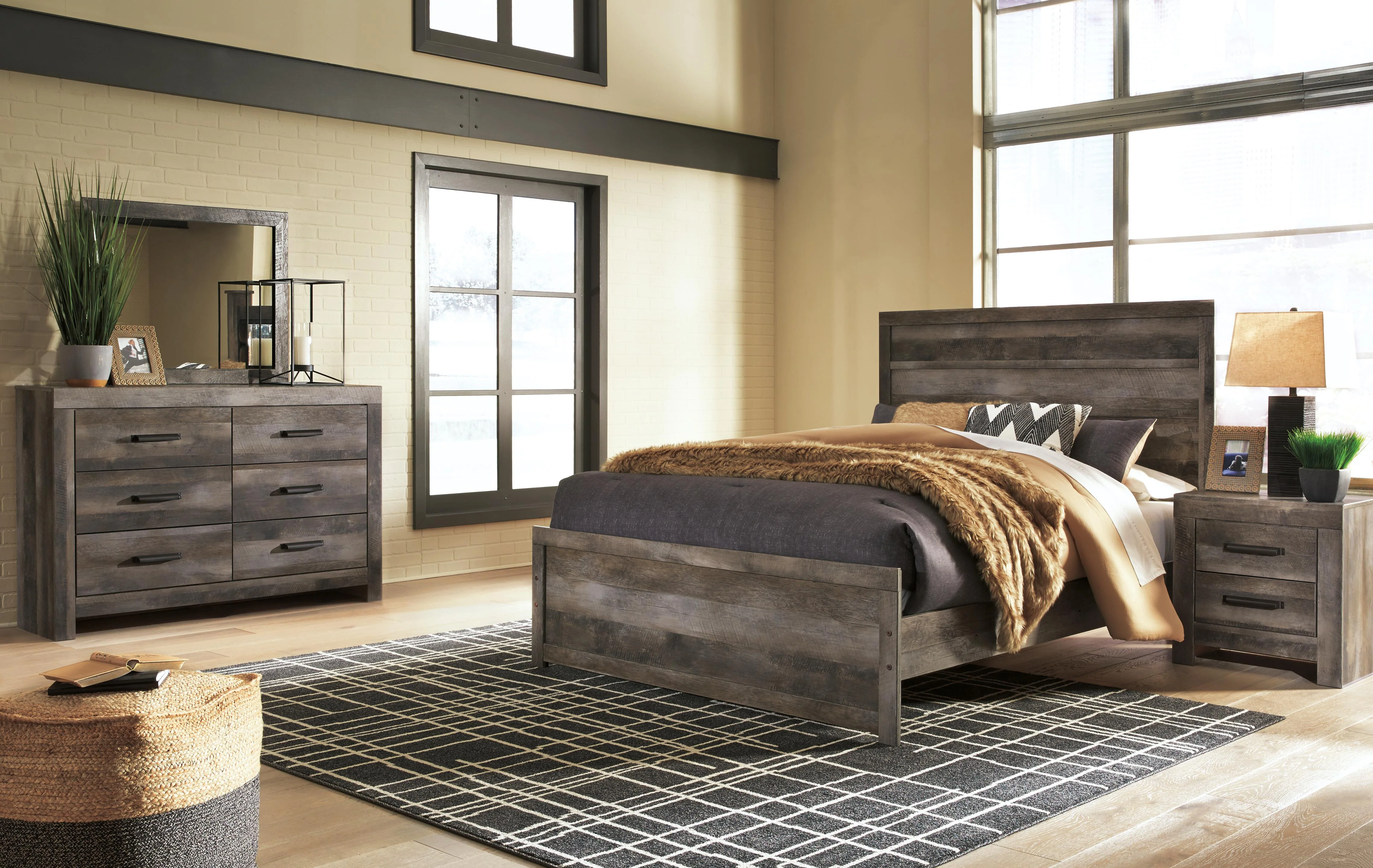 Wynnlow Panel Bed Bedroom Set - Image 3